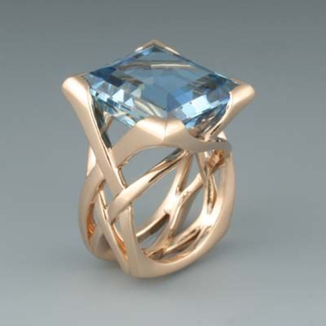 Geneviève — Bague dorée pierre bleue